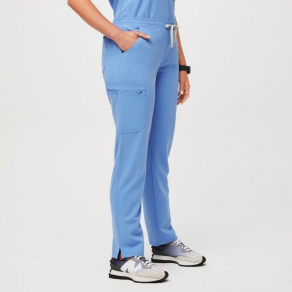 FIGS Scrub pants in ciel blue